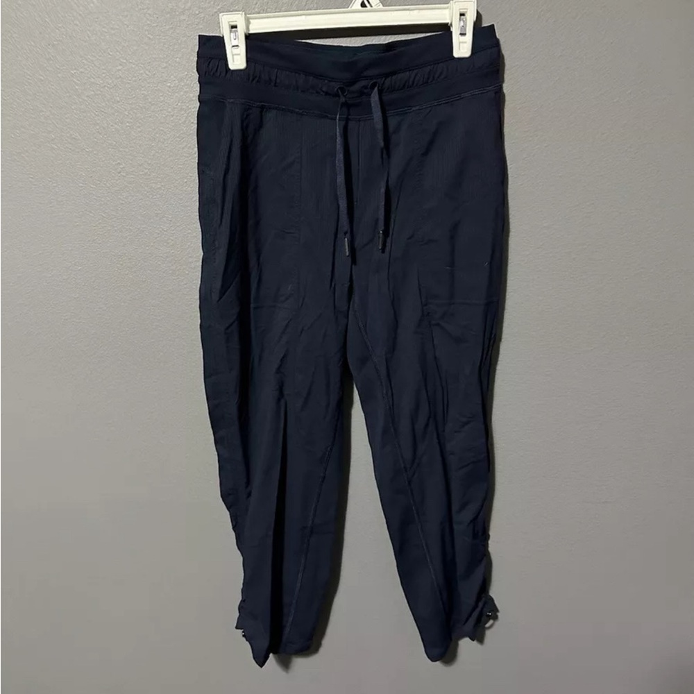 Lululemon Dance Studio Mid Rise Capri Crop Active Pull On True Navy Size 6